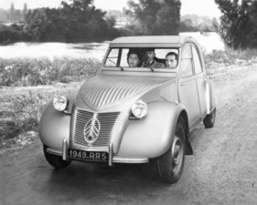 Citroen 2 CV (1949) - Ausfahrt in einem der ersten produzierten Fahrzeuge