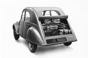 Citroen 2 CV (1950) - bei den frühen, grau lackierten Enten war der Kofferraum nicht durch eine feste Klappe abgedeckt