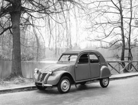 Citroen 2 CV (1960) - von aussen unterschied sich das Modell AZL kaum von den günstigeren Variante, die Lackierung war aber nicht matt