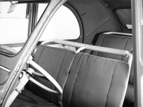 Citroen 2 CV (1961) - das Modell AZL war etwas üppiger und freundlicher ausgestattet