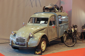 Citroën 2 CV (1970) - die praktische Kombiausführung derj Ente - eindrücklich präsentiert - Rétromobile 2015