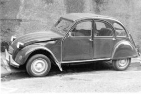 Citroën 2 CV (1971) – mit Kühlerjalousie gegen die Kälte
