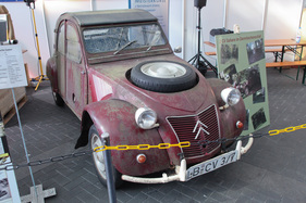 Citroën 2 CV 4x4 (1961) - frühe zweimotorige Ente, angetrieben durch je einen vorne und hinten montierten 425 cm3 grossen Motor - 694 Exemplare wurden gebaut, 120 Stück sollen überlebt haben - Techno Classica 2015