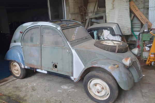 Citroën 2 CV 4x4 Sahara (1961) - als Lot 124 angeboten an der Versteigerung der Oldtimer Galerie in Toffen am 26. März 2022