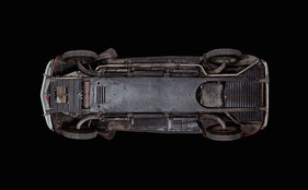 Citroën 2 CV 6 (1968) - km-Stand 52'782 - aufgenommen von unten im Rahmen des Projekts "Auto Reverse"