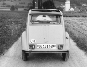 Citroën 2 CV 6 (1971) – Heckansicht des AR-Testwagens
