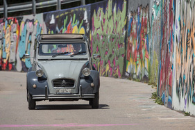 Citroën 2 CV 6 Charleston (1984) – Ab 1988 erhielt auch der Club wieder runde Scheinwerfer