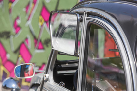 Citroën 2 CV 6 Charleston (1984) – Die Klappfenster sind simpel, praktisch – und schmerzhaft, wenn sie während der Fahrt herunterklappen