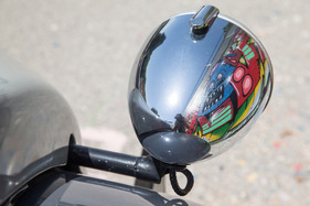 Citroën 2 CV 6 Charleston (1984) – Die Querstange zwischen den Lampen war immer schwarz