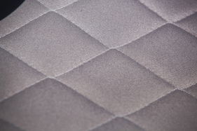 Citroën 2 CV 6 Charleston (1984) – Sitzpolster mit Rautensteppung wie ein Clubsessel