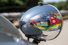 Citroën 2 CV 6 Charleston (1984) – bei frühen Charleston waren die Scheinwerfer noch rot lackiert.