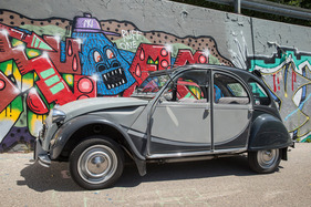 Citroën 2 CV 6 Charleston (1984) – in der Farbkombination "Kormorangrau / Nachtgrau" Citroën 2 CV 6 Charleston (1984) – in der Farbkombination "Kormorangrau / Nachtgrau"