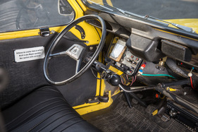 Citroën 2 CV 6 James Bond 007 (1981) - so sah der Arbeitsplatz von James Bond auch aus