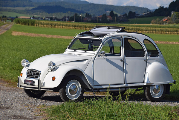 Citroën 2 CV 6 Spécial (1985) - als Lot 14 an der Versteigerung der Oldtimer Galerie Toffen am 14. Oktober 2017