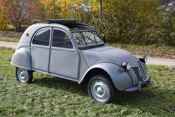 Citroën 2 CV A (1954) - offered at the auction of the Oldtimer Gallery in Toffen on November 29, 2014
