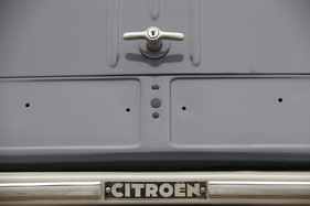 Citroën 2 CV AZL (1958) - auch von hinten als Citroën zu erkennen