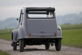 Citroën 2 CV AZL (1958) - hochbeinig und schmal