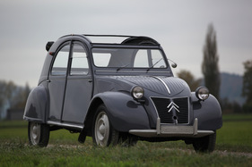 Citroën 2 CV AZL (1958) - angeboten als Lot 42 an der Versteigerung der Oldtimer Galerie in Toffen am 1. Dezember 2012 - unter Vorbehalt verkauft