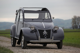 Citroën 2 CV AZL (1958) - von späteren Baujahren gut zu unterscheiden - die Ur-Ente