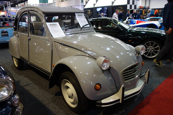 Citroën 2 CV Club (1986) – mit nur 21 km Laufleistung – Interclassics Classic Car Show Brüssel 2023