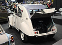 Citroën 2 CV Sahara (1962) - geländetauglicher zweimotoriger 2 CV auf dem von Lukas Hüni eingerichteten Citroën-Stand (Rétromobile 2013)