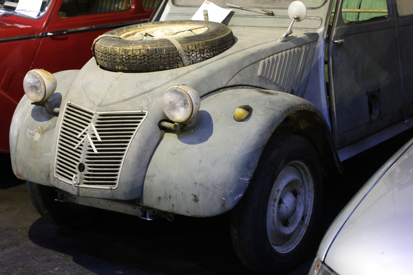 Citroën 2 CV Sahara 4x4 von 1961 als Restaurierungsobjekt - Versteigerung der Oldtimer Galerie in Toffen am 26. März 2022