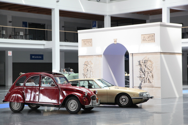 Citroën 2 CV und Citroën SM im Rahmen der Sonderschau "Vive la France" - Klassikwelt Bodensee 2016