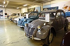 Bild: Citroën 2CV (1950) - Im Kleinwagendepot mit Ente und ihrem Derivate
