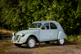 Citroën 2CV (1960) – angeboten als Lot Nr. 172 bei der RM-Sotheby's-Versteigerung in Paris am 4. und 5. Februar 2025