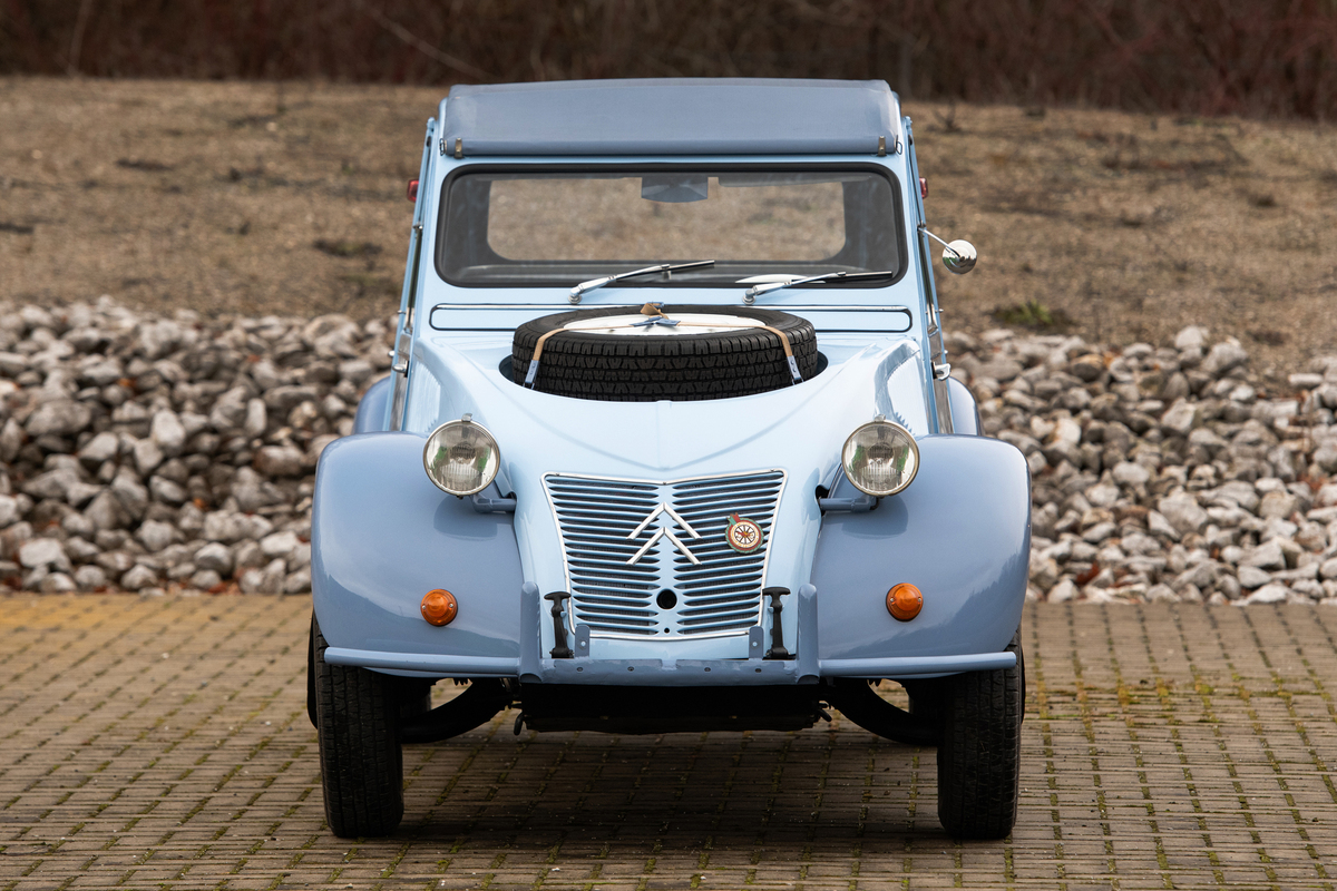 Citroën 2CV 4x4 'Sahara' (1964) - als Lot 193 an der RM/Sotheby's Online Only Open Roads February Versteigerung vom 16. bis 23. Februar 2022