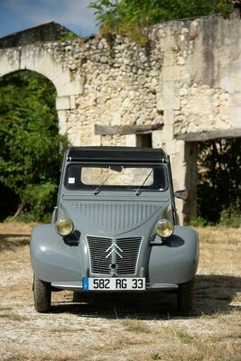 Citroën 2CV AZ (1956) - als Lot 02 an der Artcurial "Succession André Lurton" Versteigerung 2020