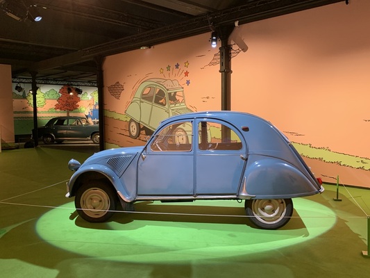 Citroën 2CV – Der Fall Bienlein – Tim und Struppi-Ausstellung – Musée National de l'Automobile Mulhouse