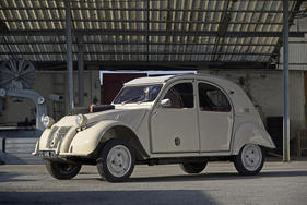 Citroën 2CV Sahara 4x4 (1962) - angeboten als Lot 382 an der Bonhams-Versteigerung im Grand Palais Paris am 4. Februar 2016 (1962)