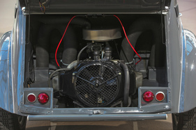 Citroën 2CV Sahara 4x4 Saloon (1962) - mit Zweitmotor im Heck - Bonhams Grand Palais Auktion Paris 2019 (1962)