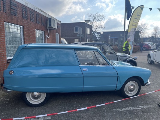 Citroën A-Markt in Liempde NL, 15. März 2025 – Citroën Ami 8 Service (1971)