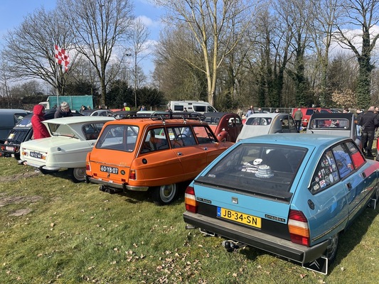 Citroën A-Markt in Liempde NL, 15. März 2025 – Citroën GSA Spécial Berline (1983) – Bonjour mes Amis 6 et 8