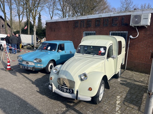 Citroën A-Markt in Liempde NL, 15. März 2025 – Praktische Transporter – Citroën AK 350 und Ami 8 Service