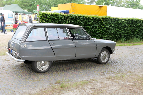 Citroën Ami 6 Break (1965) – typisch französisch mit Schramme an der Tür – Bockhorner Oldtimermarkt 2024