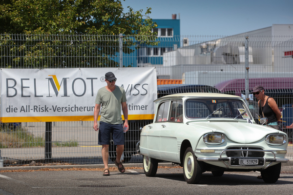 Bild Citroën Ami 6 weckt Interesse - 3. Youngtimer- und Classictreffen Pratteln am 15. Juli 2018
