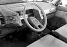 Citroën BX (1983) - Lenkrad und Armaturenbrett der neuen Limousine, die sich zwischen GSA und CX schiebt - am Genfer Automobilsalon von 1983