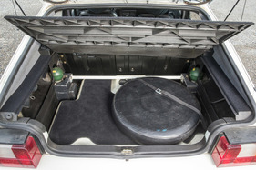 Citroën BX 4 TC (1986) - das Reserverad und das hintere Differential schmälern allerdings die Kofferraumgrösse