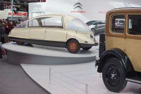 Bild Citroen C10 (1956) - als Citroën noch ein Innovator war - an der Rétromobile Paris 2014