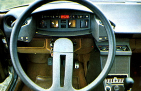 Citroën CX (1974) - Cockpit mit Lupen-Tacho und -Drehzahlmesser Citroën CX (1974) - Cockpit mit Lupen-Tacho und -Drehzahlmesser