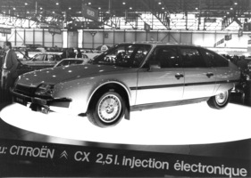 Citroën CX 2.5 l Injection - 133 PS in der Schweizer Ausführung dank vergrössertem Motor - am Genfer Automobilsalon 1984