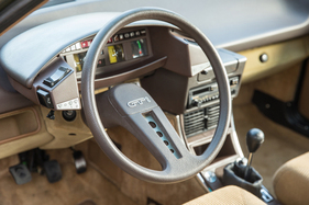 Citroën CX 2400 GTI (1981) - Die Lunule, der Armaturenträger des Innenraumdesigners Michel Harmand Citroën CX 2400 GTI (1981) - Die Lunule, der Armaturenträger des Innenraumdesigners Michel Harmand