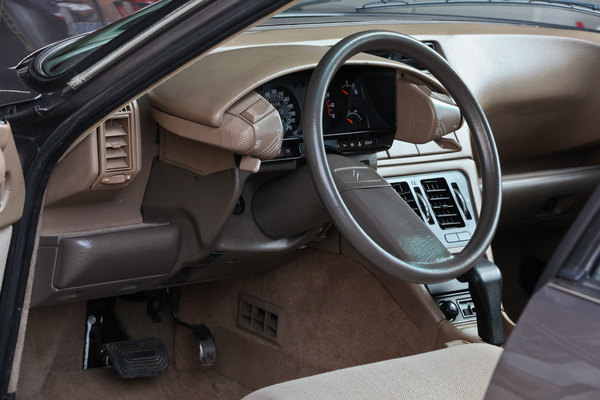 Citroën CX 25 GTi (1987) - Bedienungssatelliten auf beiden Seiten des Lenkrads