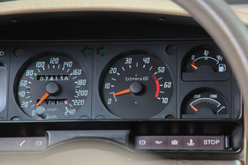 Citroën CX 25 GTi (1987) - bei späten Modellen gab es keinen Lupentacho mehr, sondern einfach gezeichnete Instrumente für Drehzal und Geschwindigkeit