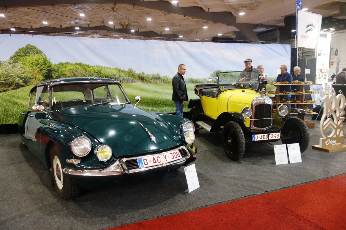 Citroën-Clubstand mit 5 HP und ID 19 B – Classic Car Show Brussels 2022