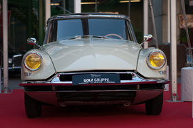 Citroën DS 19 1. Serie (1956) - am Start des RAID Suisse-Paris 2015