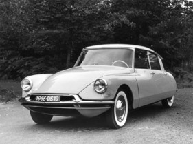 Citroën DS 19 (1956) - Die moderne Karosserieform wurde nicht von allen akzeptiert